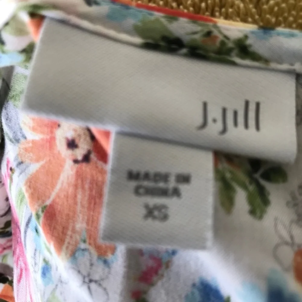 J Jill Floral Blouse Full front button 3/4 Sleeves - Picture 8 of 8